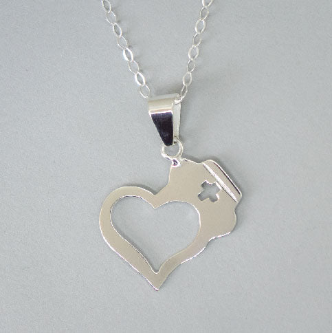 Collar médico en forma de corazón